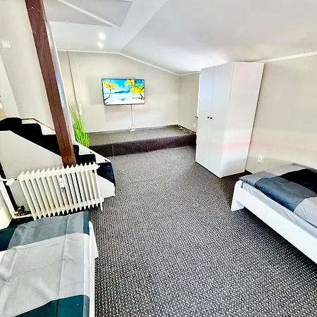 - 200qm- 2 Duschen - 2 Wcs Apartment