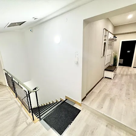 - 200qm- 2 Duschen - 2 Wcs Apartment