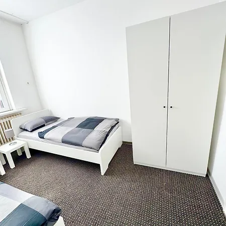 - 200qm- 2 Duschen - 2 Wcs Verl