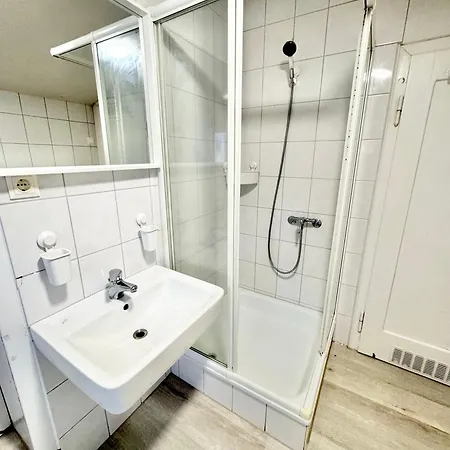 - 200qm- 2 Duschen - 2 Wcs Apartment *