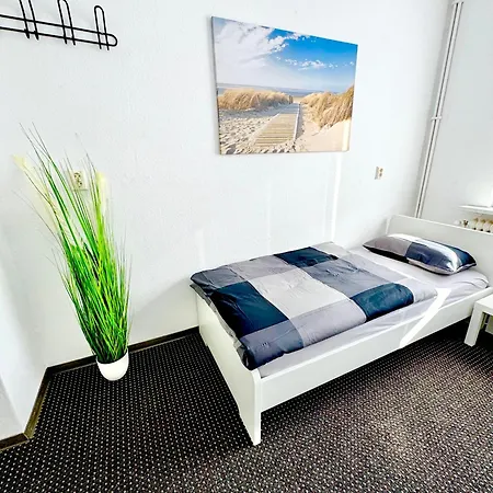 - 200qm- 2 Duschen - 2 Wcs Apartment Verl