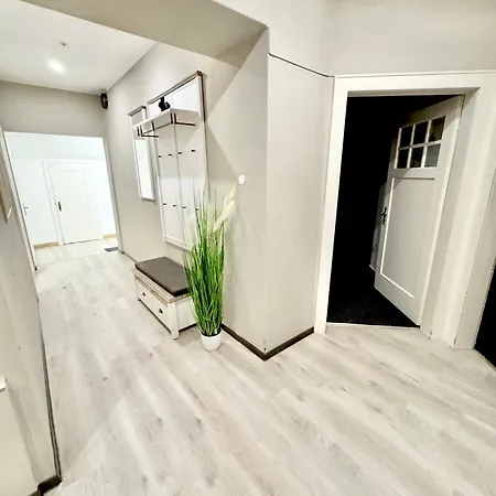 - 200qm- 2 Duschen - 2 Wcs *