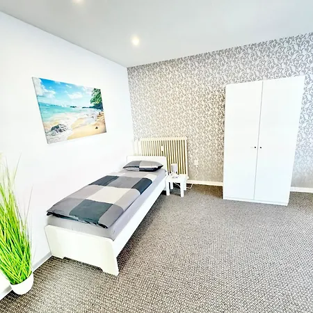 - 200qm- 2 Duschen - 2 Wcs Apartment