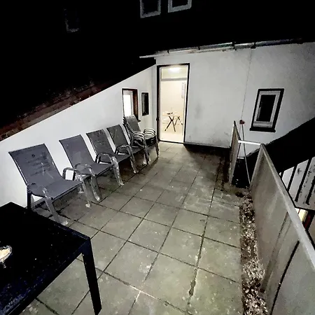 - 200qm- 2 Duschen - 2 Wcs *