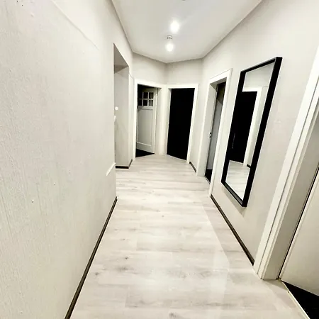 - 200qm- 2 Duschen - 2 Wcs