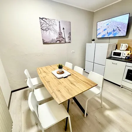 - 200qm- 2 Duschen - 2 Wcs