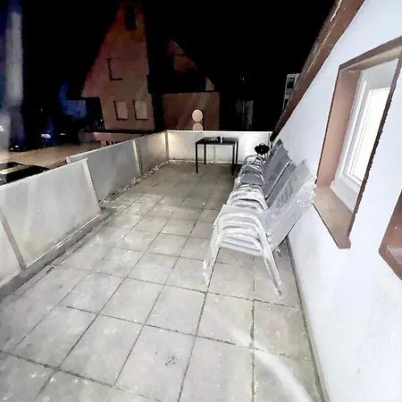 - 200qm- 2 Duschen - 2 Wcs Apartment