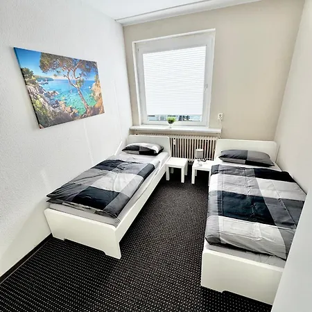 - 200qm- 2 Duschen - 2 Wcs *