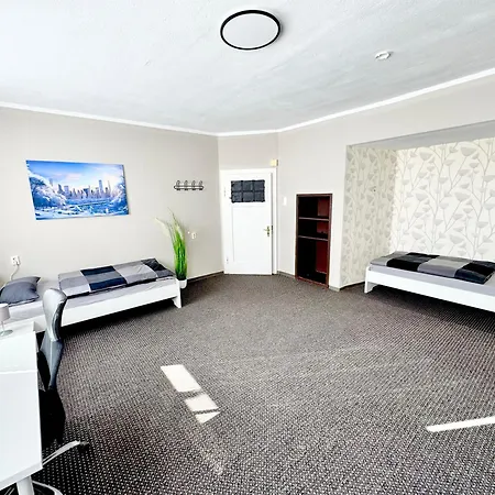 - 200qm- 2 Duschen - 2 Wcs Verl