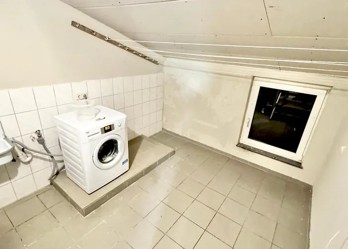 - 200qm- 2 Duschen - 2 Wcs Lägenhet Verl