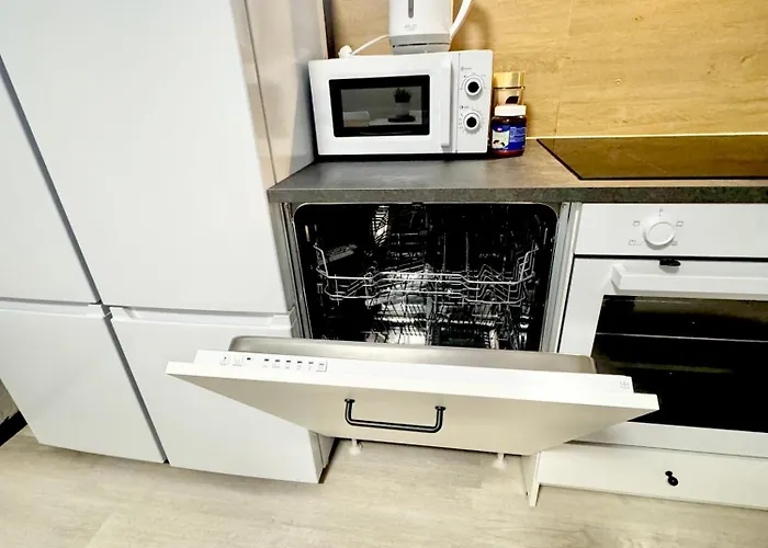 - 200qm- 2 Duschen - 2 Wcs *