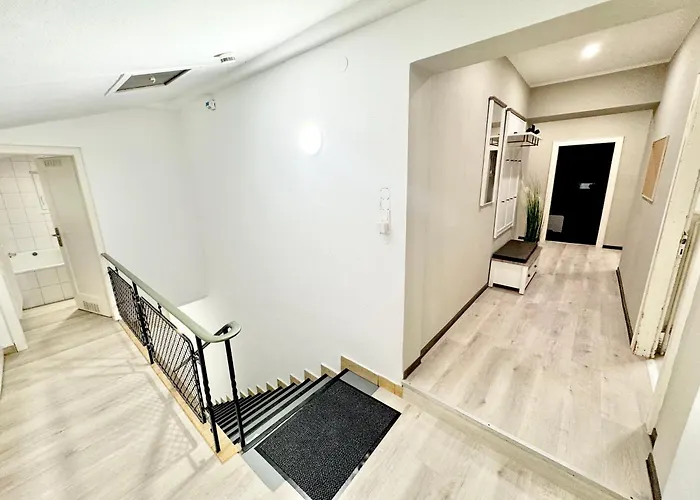 - 200qm- 2 Duschen - 2 Wcs Lägenhet