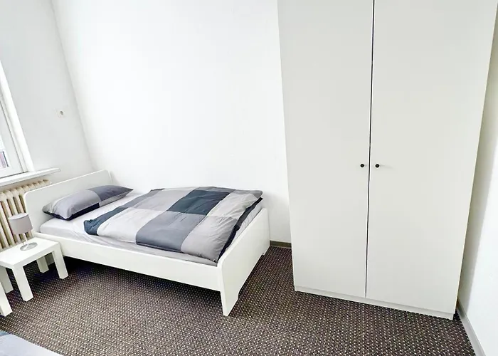 - 200qm- 2 Duschen - 2 Wcs Verl