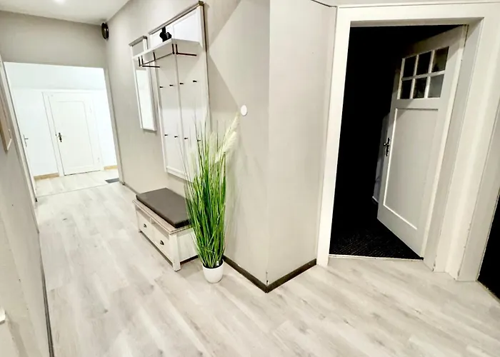 - 200qm- 2 Duschen - 2 Wcs *