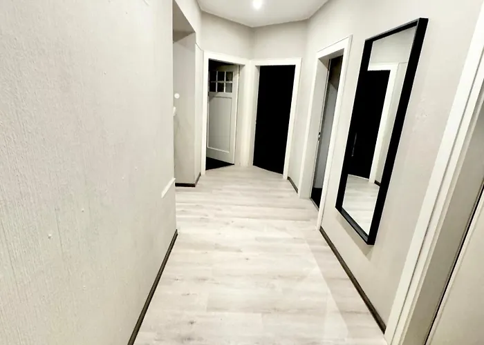 - 200qm- 2 Duschen - 2 Wcs