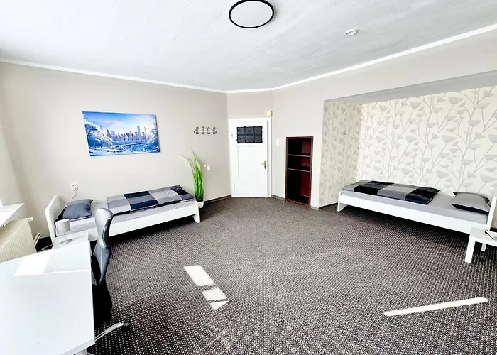 - 200qm- 2 Duschen - 2 Wcs Verl